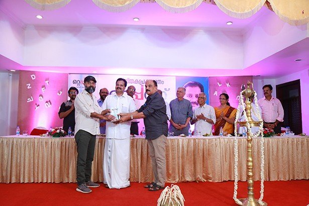 ഷാജന്‍ ആനിത്തോട്ടത്തിന്റെ 'ഒറ്റപ്പയറ്റി'ന് കോട്ടയത്ത് പ്രൗഡോജ്ജ്വല പ്രകാശനം 