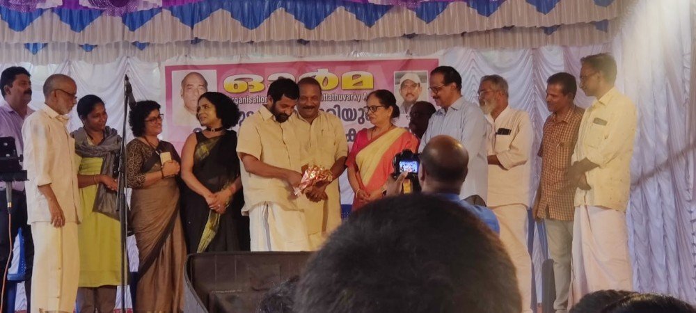  എഴുതിതീരാത്ത കവിത പോലെ (മേരി മാത്യു മുട്ടത്ത്)