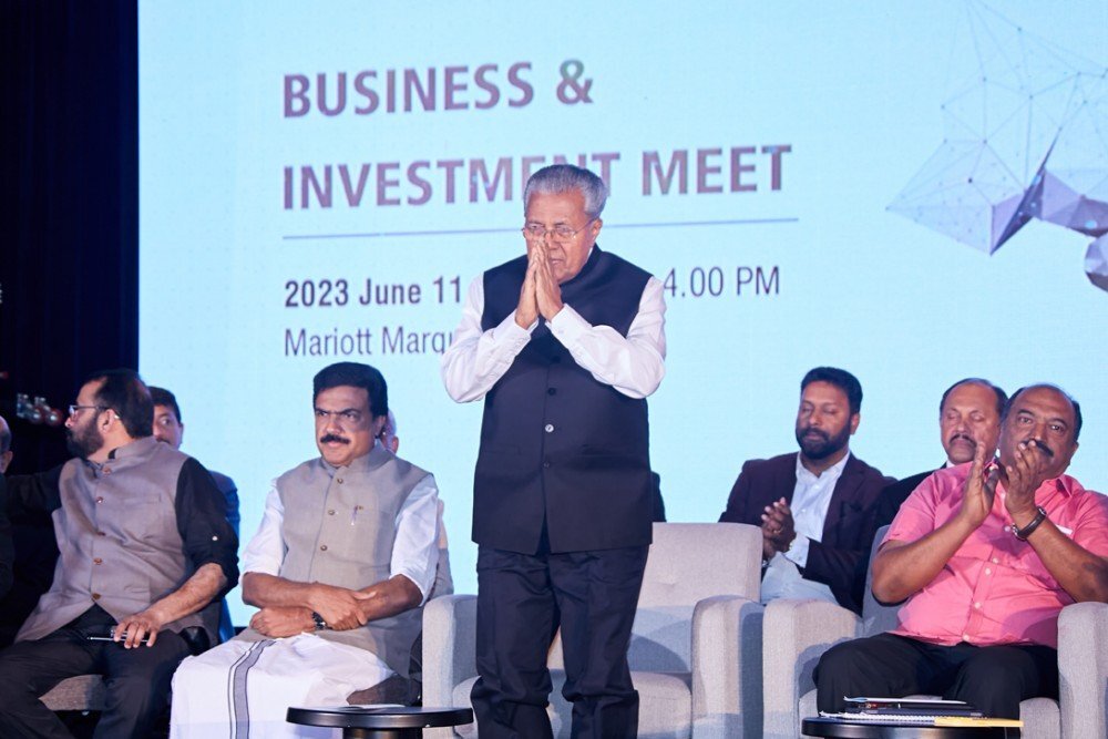 ജലഗതാഗതം ഹരമാകും; നോക്ക് കൂലി പണ്ടേ നിരോധിച്ചത്: ലോക കേരള സഭയിൽ മുഖ്യമന്ത്രി