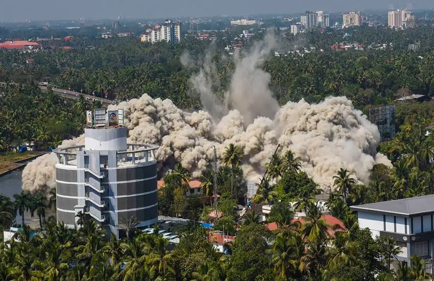 മരടില്‍ പൊളിച്ച ഫ്ലാറ്റുകള്‍ നിന്ന സ്ഥലത്ത് നിര്‍മാണം അനുവദിക്കുന്നതില്‍ റിപ്പോര്‍ട്ട് തേടി സുപ്രീംകോടതി