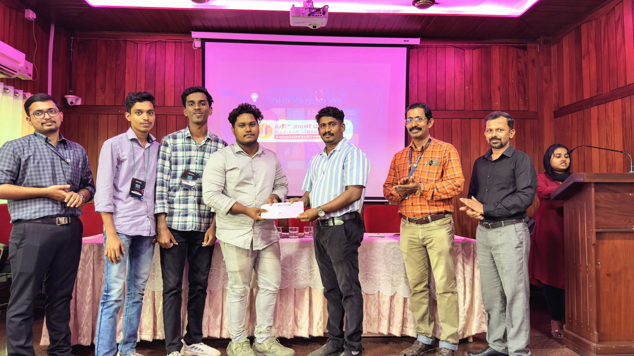   തൃക്കാക്കര ഭാരതമാതാ കോളേജിൽ സംഘടിപ്പിച്ച  ഹാക്കത്തോൺ വൻ വിജയമായി