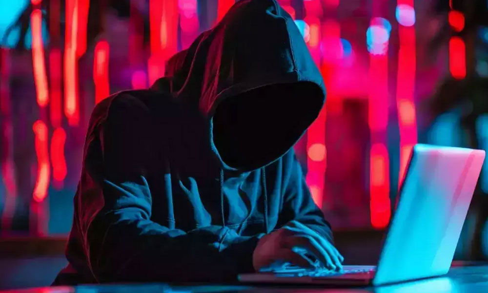 ഓൺലൈൻ തട്ടിപ്പുകാരനെ തിരിച്ച് പറ്റിച്ച് യുവാവ് സ്വന്തമാക്കിയത് 10,000 രൂപ; സംഭവം സോഷ്യൽ മീഡിയയിൽ വൈറൽ