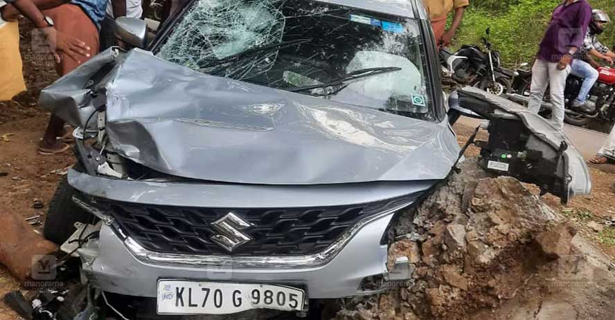 പാലക്കാട് നിയന്ത്രണംവിട്ട കാറിടിച്ച് രണ്ടുപേർ മരിച്ചു; 6 പേര്ക്ക് പരിക്ക്