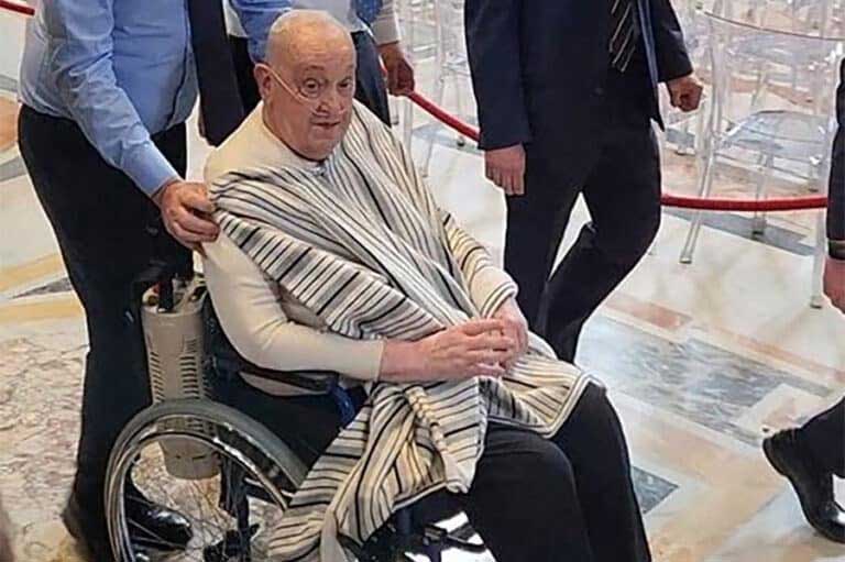 വത്തിക്കാൻ ബസിലിക്കയിൽ ഫ്രാൻസിസ് പാപ്പായുടെ അപ്രതീക്ഷിത സന്ദർശനം