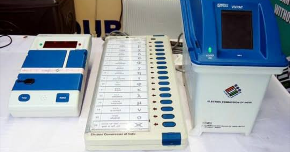 ഇലക്ട്രോണിക് വോട്ടിങ് യന്ത്രങ്ങള് ഹാക്ക് ചെയ്യാന് കഴിയും ; തിരഞ്ഞെടുപ്പ് രീതി പേപ്പര് ബാലറ്റുകളിലേക്ക് മടക്കി കൊടുവരണമെന്ന് യു.എസ് ഇന്റലിജന്സ് മേധാവി