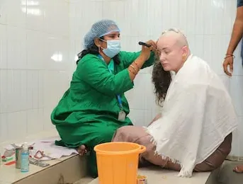 മകനെ വെങ്കടേശ്വരൻ കാത്തു : തലമുണ്ഡനം ചെയ്ത് ആന്ധ്രാ പ്രദേശ് ഉപമുഖ്യമന്ത്രി പവന് കല്യാണിന്റെ ഭാര്യ അന്ന ലെസ്നേവ