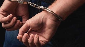 കൈയിലിരുന്ന സിഗരറ്റ് തട്ടിക്കളഞ്ഞ പോലീസുകാരെ ഹെൽമറ്റിനടിച്ച് പരിക്കേൽപ്പിച്ച് 19കാരൻ