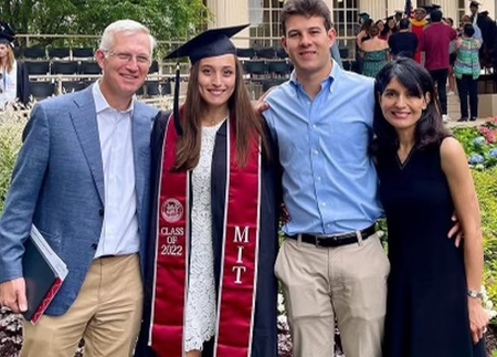 വിമാന അപകടത്തിൽ തുടച്ചു നീക്കപ്പെട്ട കുടുംബത്തിൽ ബാക്കിയായി ഹൈസ്കൂൾ വിദ്യാർഥിനി (പിപിഎം)