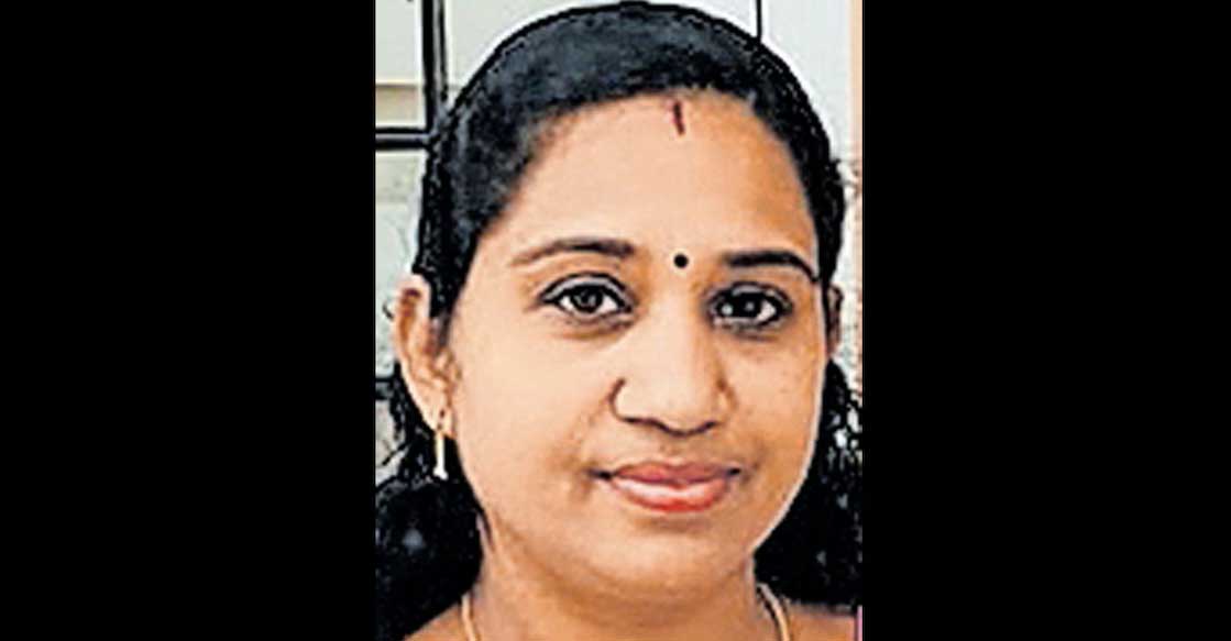 വാഗമണ് സന്ദര്ശിച്ച് മടങ്ങിയ വിനോദ സഞ്ചാരികളുടെ ടെമ്പോ മറിഞ്ഞ് യുവതി മരിച്ചു, 4 പേര്ക്ക് പരിക്ക്