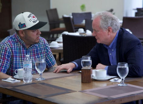 അബ്റീഗോ ഗാർഷ്യയെ എൽ സാൽവദോറിൽ സെനറ്റർ ക്രിസ് വാൻ ഹോളൻ സന്ദർശിച്ചു (പിപിഎം)