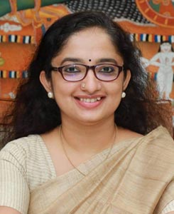 വാക്ക് കൊണ്ട് ഷൂ ലേസ് കെട്ടിക്കൊടുക്കുകയാണ് ചെയ്തത്, ദിവ്യ എസ് അയ്യര് സര്വീസ് ചട്ടം ലംഘിച്ചു; പരാതി നല്കി യൂത്ത് കോണ്ഗ്രസ്