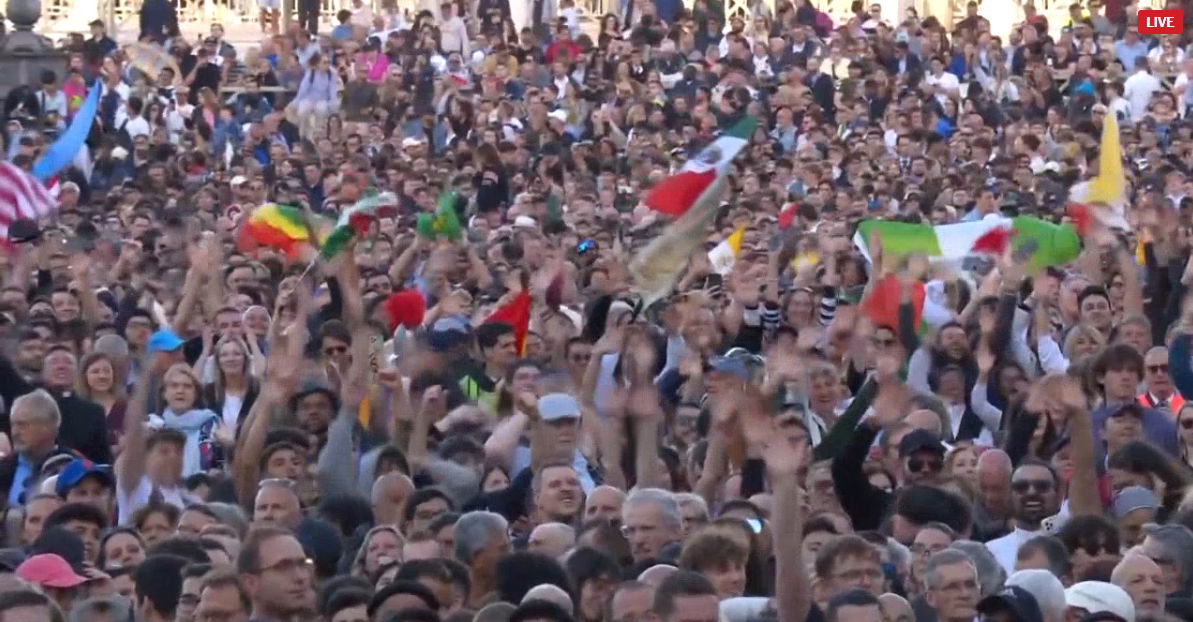 വിവ ഇൽ പാപ്പാ: പുതിയ പാപ്പക്ക് സ്വാഗതം