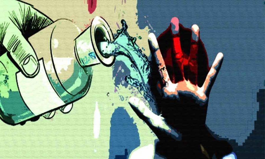 ബൈക്കില്‍ സഞ്ചരിച്ച യുവാവിന് നേരെ ആസിഡ് ആക്രമണം 