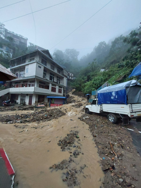 വടക്കുകിഴക്കൻ സംസ്ഥാനങ്ങളിലും കനത്ത  മ‍ഴ ; രണ്ട് ദിവസത്തിനിടെ  ഇരുപതിലേറെ മരണം 