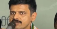 ആർഎസ്എസിന് വാഗ്ദാനം ചെയ്ത ഭൂമി ഉമ്മൻ ചാണ്ടി ട്രസ്റ്റിനു നൽകും: സന്ദീപ് വാര്യർ