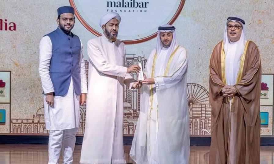 ഷാര്‍ജ ഇന്റര്‍നാഷണല്‍ ഹെറിറ്റേജ് അവാര്‍ഡ് മലൈബാര്‍ ഫൗണ്ടേഷന്‍ സ്വീകരിച്ചു
