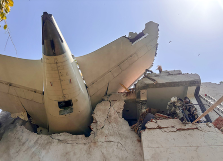 വിമാനാപകടം: കൂടുതൽ ചിത്രങ്ങൾ, മലയാളിയുടെ മരണം സ്ഥിരീകരിച്ചു 