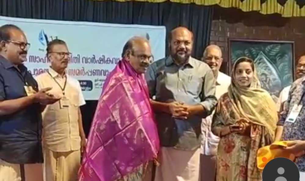 അബ്ദുള്‍ പുന്നയൂര്‍ക്കുളത്തിനെ ആദരിച്ചു