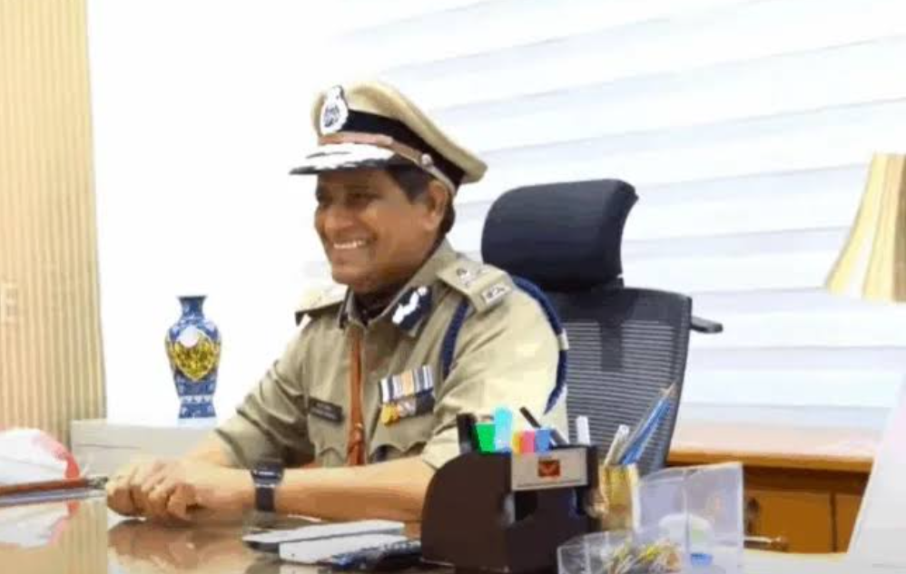 പൊലീസ് മേധാവിയായി ചുമതലയേറ്റ് റവാഡ ചന്ദ്രശേഖര്‍ ; ചുമതലയേറ്റത് സംസ്ഥാനത്തിന്റെ 41-മത് പൊലീസ് മേധാവി