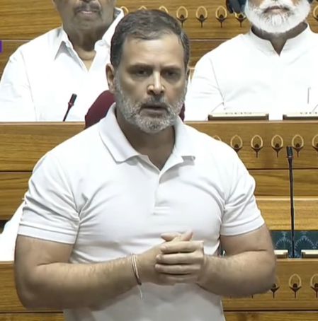 എന്തുകൊണ്ട് ട്രംപിനെ നുണയനെന്ന് വിളിക്കുന്നില്ല? യുഎസിന്റെ വെടിനിർത്തൽ അവകാശവാദങ്ങളിൽ പ്രധാനമന്ത്രിയെ വെല്ലുവിളിച്ച് രാഹുൽ ഗാന്ധി