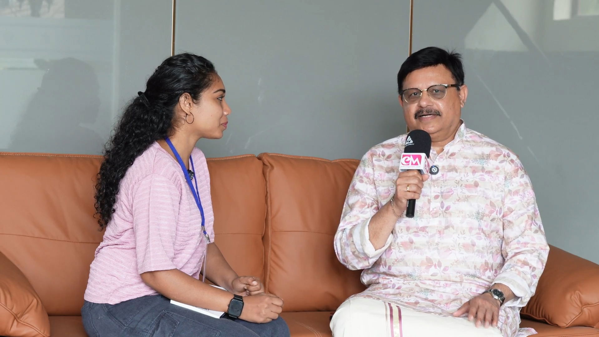 അമേരിക്കൻ മലയാളിയായ പ്രമുഖ എഴുത്തുകാരൻ കോരസൺ വർഗീസ് പ്രവാസി ചാനൽ, ഇ-മലയാളിയോട് സംസാരിക്കുന്നു