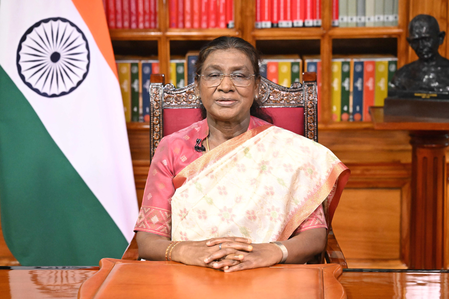  രാജ്യം സ്വയം പര്യാപ്തതയുടെ പാതയില്‍:  ലോകത്തിലെ തന്നെ ഏറ്റവും വേഗത്തില്‍ വളരുന്ന സാമ്പത്തിക ശക്തിയായി ഇന്ത്യ; സ്വാതന്ത്ര്യദിന സന്ദേശത്തിൽ  രാഷ്ട്രപതി