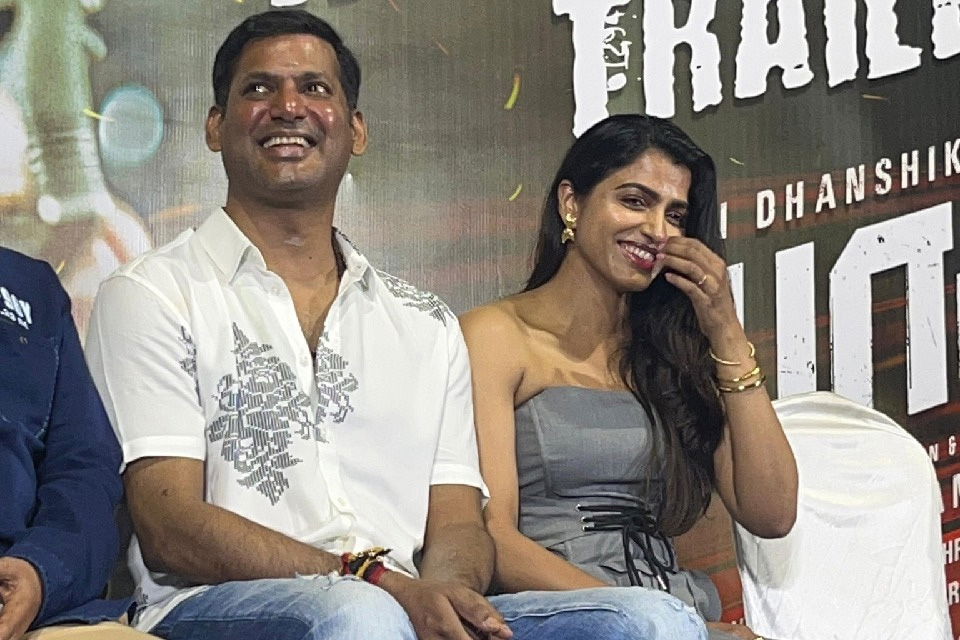 വിശാലും ധന്‍സികയും ഒന്നാകുന്നു; വിവാഹ നിശ്ചയം കഴിഞ്ഞു