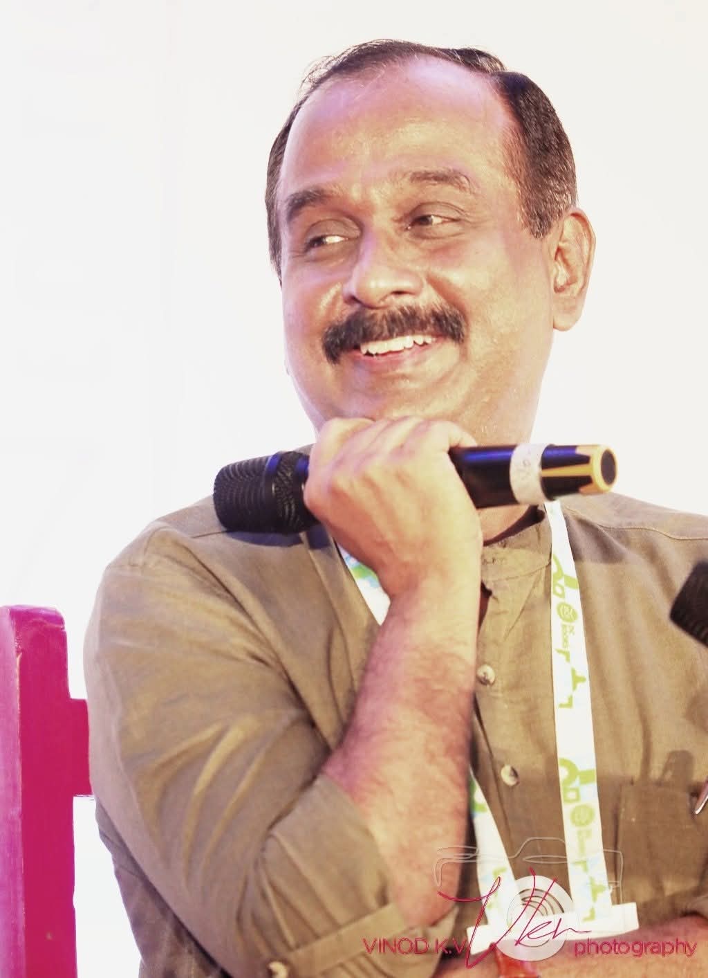 കൂട്ടുകാരനെ  കാമുകനാക്കി മാറ്റിയ പാട്ട് : രവിമേനോൻ (കാതോരം)