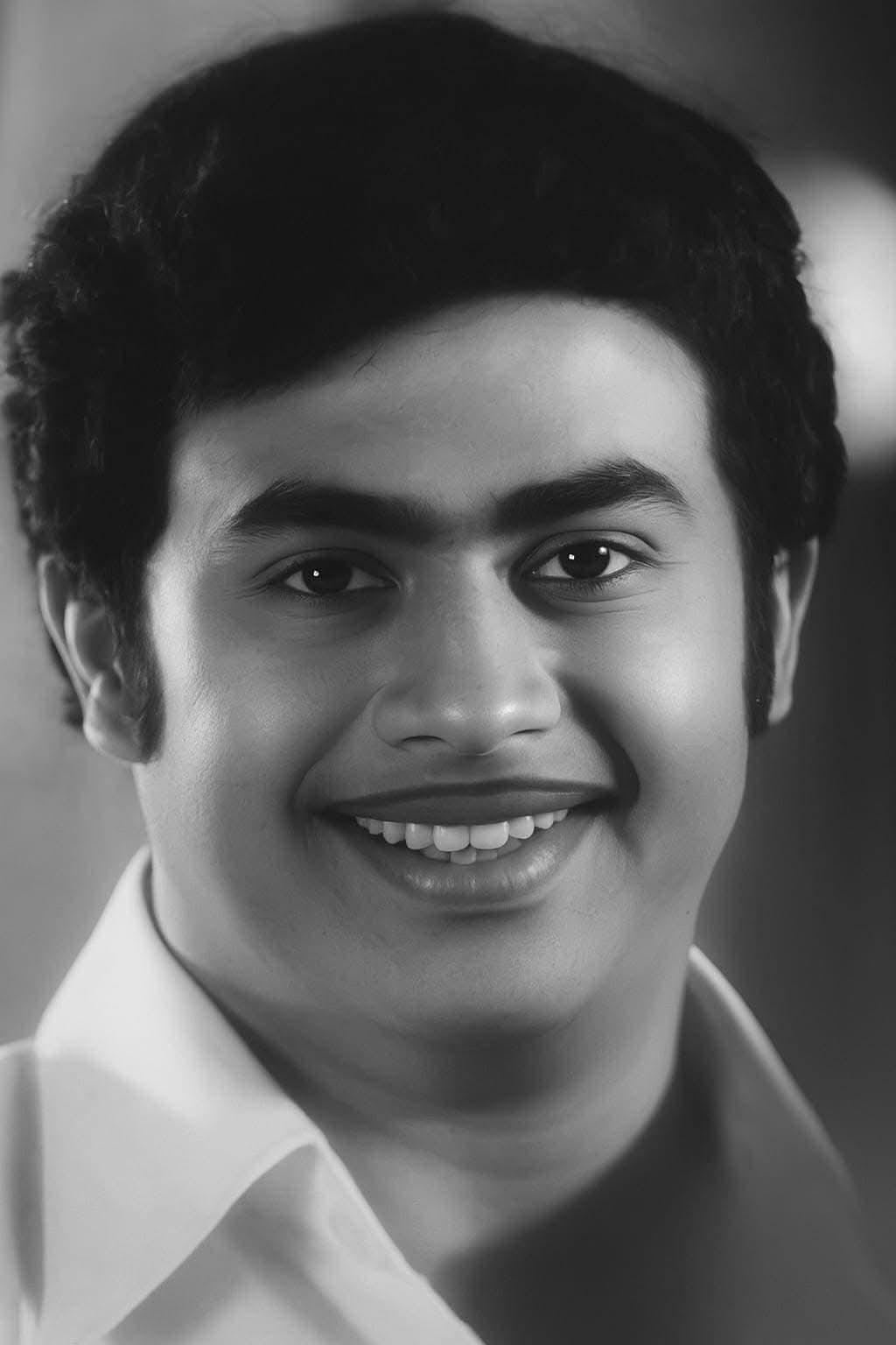 ഞങ്ങളുടെ ജെയിംസ് ബോണ്ട് കാമുകൻ : രവിമേനോൻ