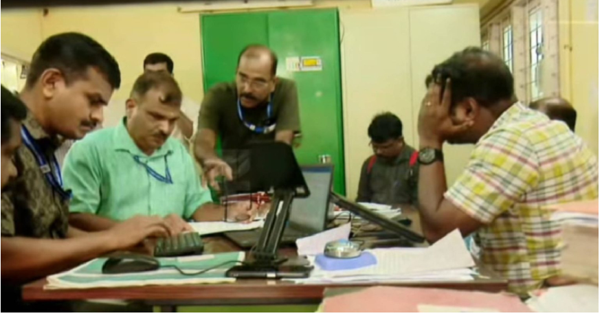 ഭൂമിയുടെ പേര് മാറ്റുന്നതിന് കൈക്കൂലി;  കൊച്ചി കോർപ്പറേഷനിലെ രണ്ട് ഉദ്യോഗസ്ഥർ വിജിലൻസ് പിടിയിൽ