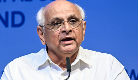 ഗുജറാത്ത് മന്ത്രിസഭയിൽ കൂട്ടരാജി; മുഖ്യമന്ത്രി ഒഴികെ മുഴുവൻ മന്ത്രിമാരും രാജിവെച്ചു