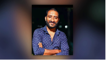 നിയന്ത്രണം തെറ്റി ബൈക്ക് സ്കൂൾ ബസിലിടിച്ചു, തുടർന്ന് ഇലക്ട്രിക് പോസ്റ്റിലും; യുവാവിന് ദാരുണാന്ത്യം