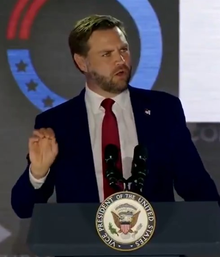 വാൻസിനോട് കുടിയേറ്റ നിയന്ത്രണം ഉന്നയിച്ച ഇന്ത്യൻ വിദ്യാർഥിനി ഇന്റർനെറ്റിൽ ശ്രദ്ധാ കേന്ദ്രമായി (പിപിഎം)