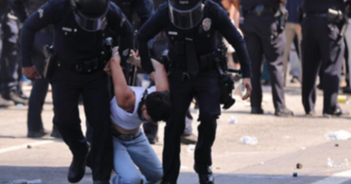 ഐസ് റെയ്ഡുകൾ മതിയായില്ല, ഇനിയും തുടരേണ്ടതുണ്ടെന്നു ട്രംപ് (പിപിഎം)