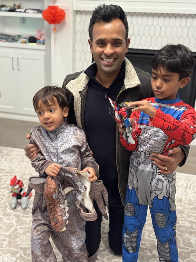 ഹാലോവീൻ ആഘോഷിച്ചതിന്റെ പേരിൽ രാമസ്വാമിക്കെതിരെ വംശീയ അധിക്ഷേപം (പിപിഎം)