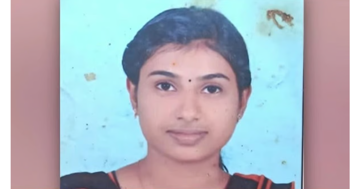 പ്രണയം നിരസിച്ചതിൽ വൈരാഗ്യം, യുവതിയെ പട്ടാപ്പകൽ നടുറോഡിൽ കുത്തിവീഴ്ത്തി പെട്രോൾ ഒഴിച്ചു കൊന്നു ; പ്രതി കൊലപാതകം ഉൾപ്പെടെയുള്ള വകുപ്പിൽ കുറ്റക്കാരനെന്ന് കോടതി