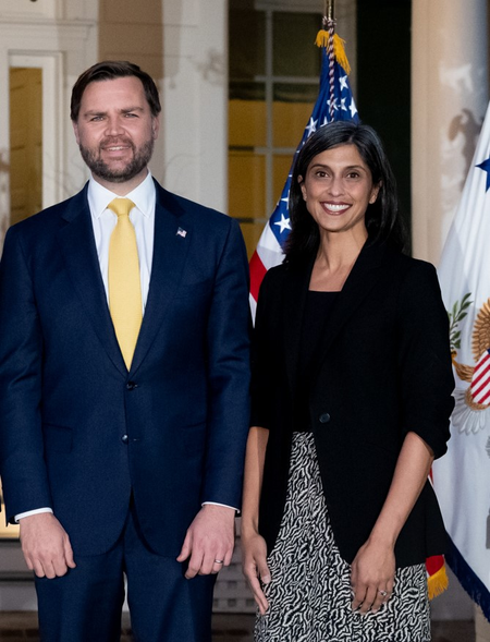 സെക്കൻസ് ലേഡി ഉഷ വാൻസിന്റെ മോതിരം (അമേരിക്കൻ വീക്ഷണം)