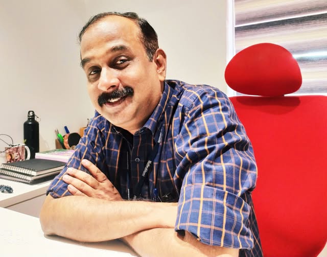 കാമിനിയെ ആരെങ്കിലും ഉരയ്ക്കുമോ ?" : രവിമേനോൻ