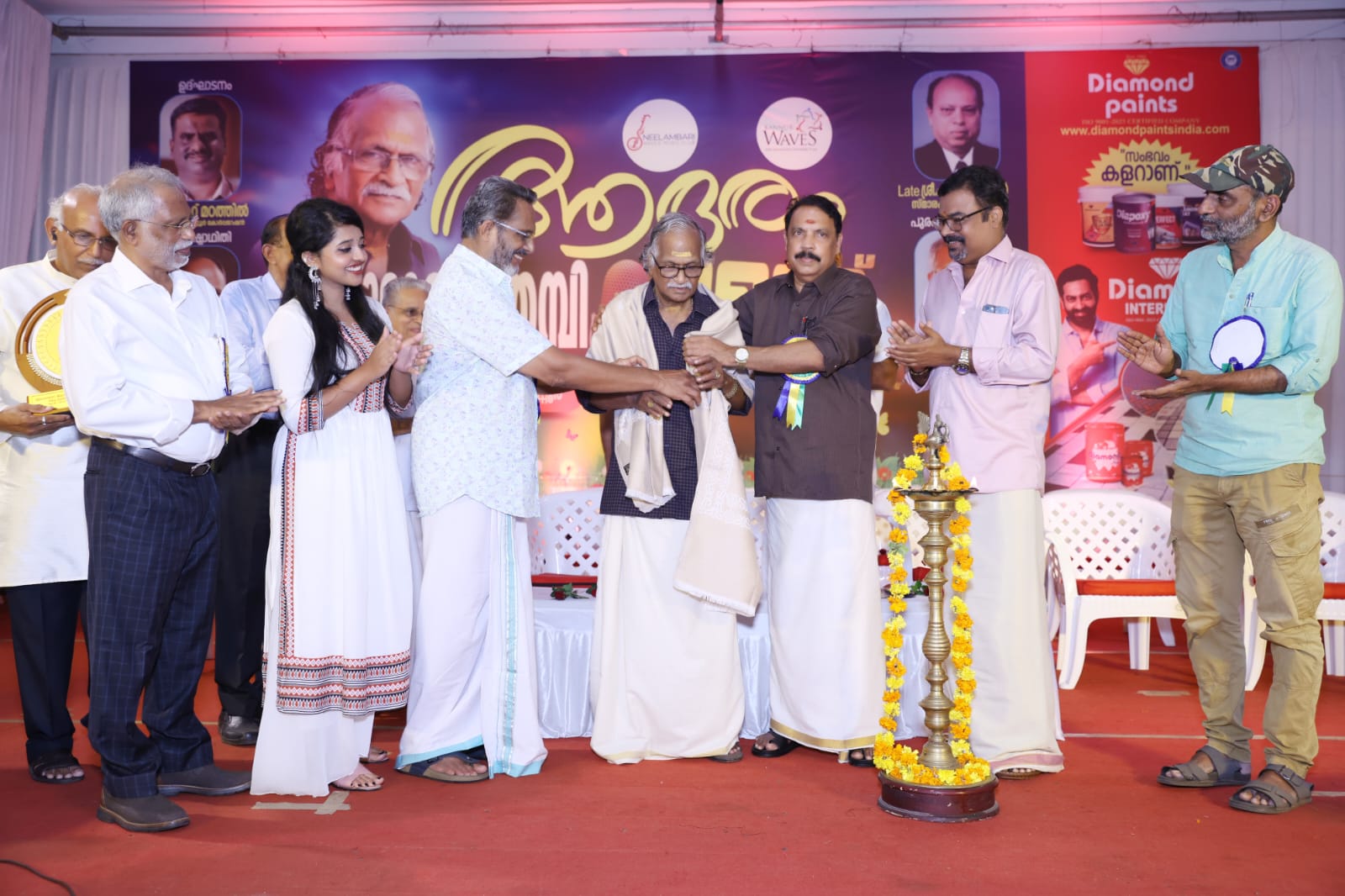 ശ്രീകുമാരൻ തമ്പിയെ കണ്ണൂർ ആദരിച്ചു