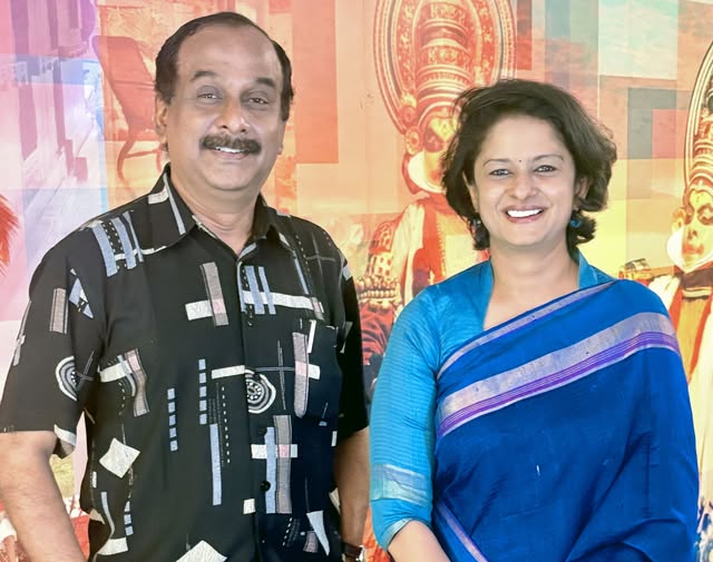 ആരോ എന്നെ നോക്കി ചിരിക്കുന്നുണ്ടോ? : രവിമേനോൻ