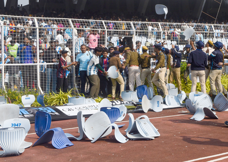 മെസിയ്ക്കു ചുറ്റും രാഷ്ട്രീയക്കാർ, ജനത്തിനൊന്നു കാണാൻ കഴിഞ്ഞില്ല: കൊൽക്കത്തയിൽ അരാജകത്വം (പിപിഎം)