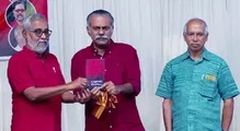 വി കുഞ്ഞികൃഷ്ണന്റെ പുസ്തകം ‘നേതൃത്വത്തെ അണികൾ തിരുത്തണം’ പ്രകാശനം ചെയ്തു