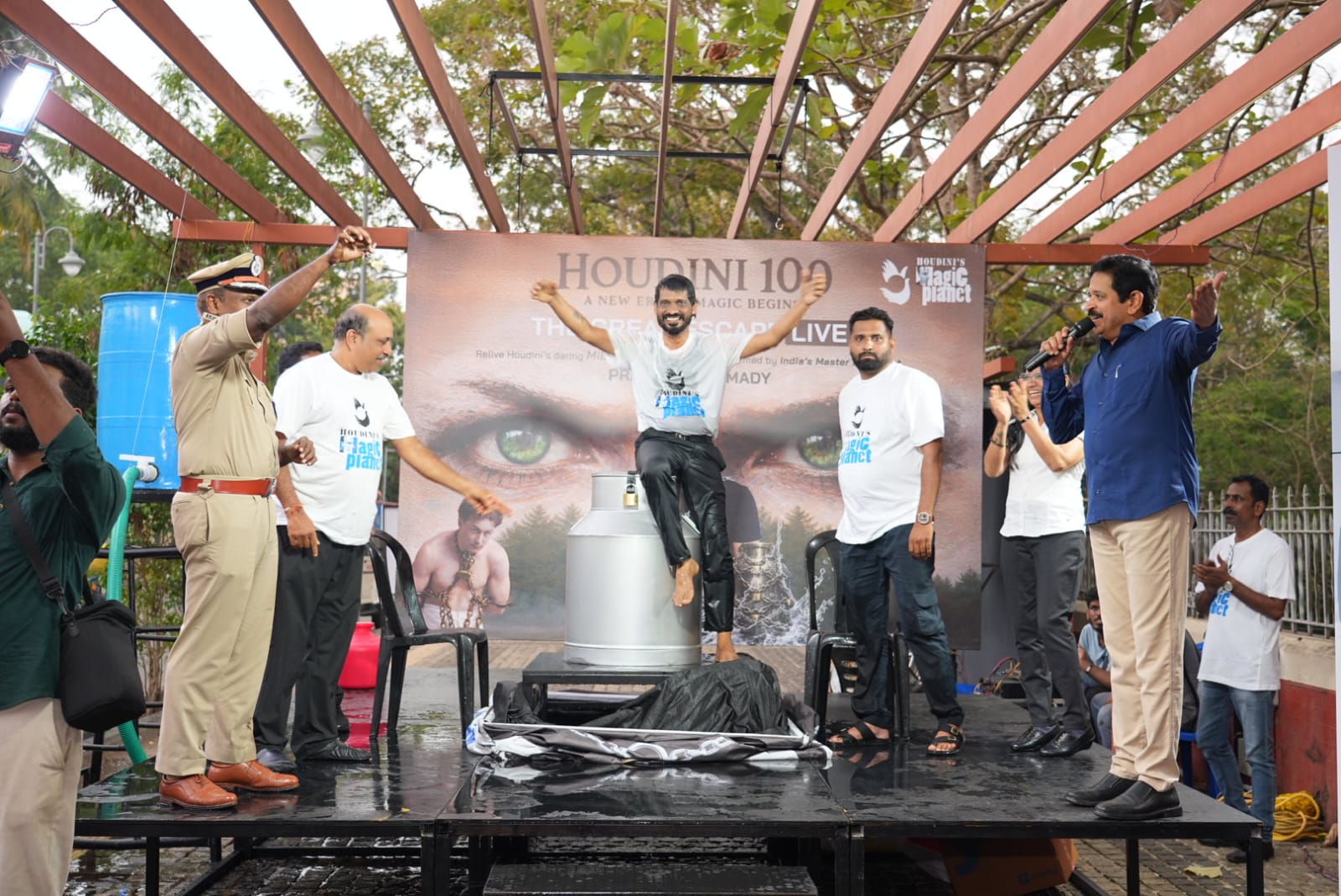 മാനവീയം വീഥിയെ ആവേശത്തിന്റെ മുൾമുനയിൽ നിർത്തി മില്ക് ക്യാന് എസ്കേപ്പ് ആക്ട്