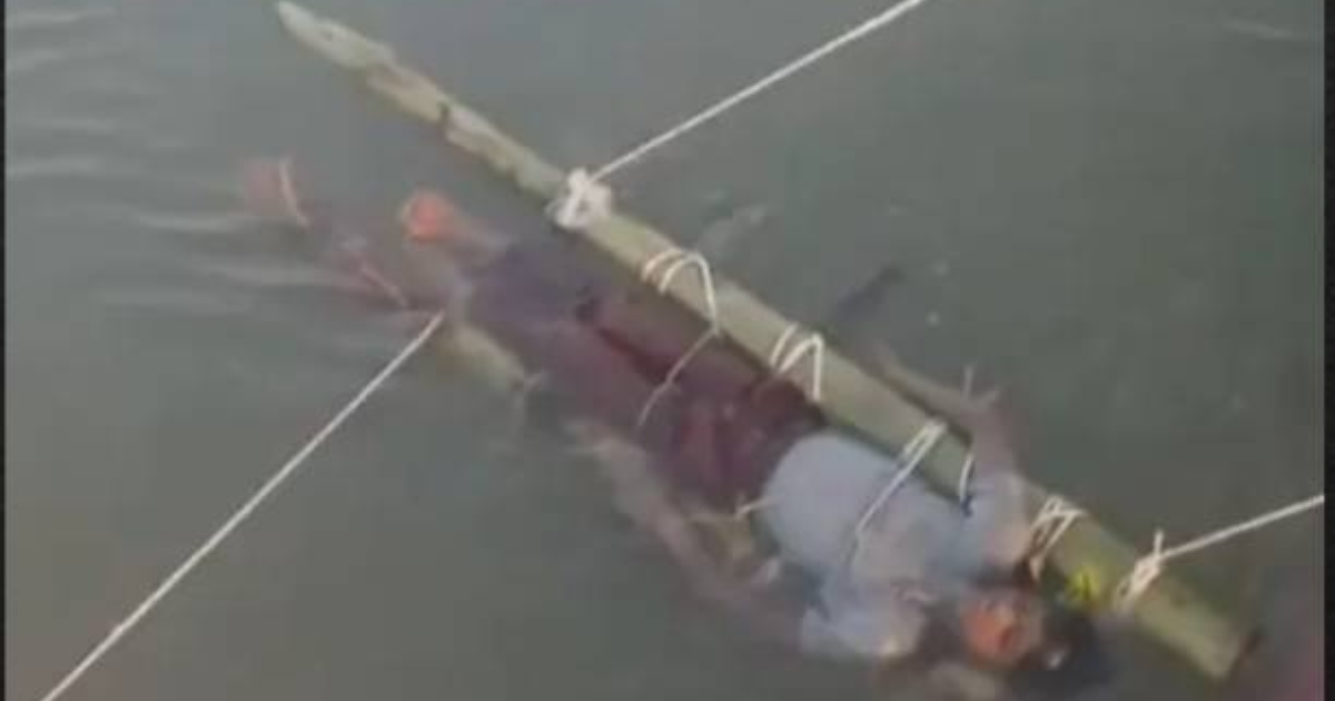 പാമ്പു കടിയേറ്റ 14കാരനെ മന്ത്രവാദിയുടെ വാക്കു കേട്ട് ഗംഗയിൽ മുക്കിവച്ചത് 12 മണിക്കൂർ; ഒടുവിൽ കുട്ടിക്ക് ദാരുണാന്ത്യം