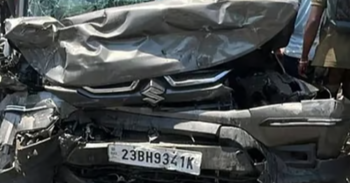 കര്ണാടക ഗുണ്ടല്പേട്ടില് കാറും ടിപ്പര് ലോറിയും കൂട്ടിയിടിച്ച് മൂന്ന് മലയാളികള്ക്ക് ദാരുണാന്ത്യം