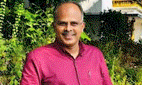 യുഡിഎഫ് തരംഗത്തില്‍ കണ്ണൂരില്‍ പിടിച്ചുനിന്ന് കെ.വി സുമേഷ് ; ഫലപ്രഖ്യാപനത്തില്‍ നാടകീയത