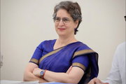 സതീശനായി വയനാട്ടിൽ നിന്ന് ‘മെയിൽ പ്രവാഹം’; പ്രിയങ്കയ്ക്ക് മേൽ സമ്മർദ്ദം മുറുക്കി പ്രവർത്തകർ
