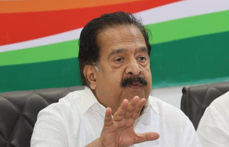 സീനിയോറിറ്റി പരിഗണിച്ചില്ല: രാഹുൽ ഗാന്ധിയെ അതൃപ്തി അറിയിച്ച് രമേശ് ചെന്നിത്തല; മന്ത്രിസഭയിലേക്കില്ലെന്ന് സൂചന