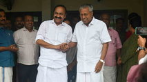 'കേരളത്തിനു വേണ്ടി ഒരുമിച്ചു നിൽക്കും': പിണറായിയുടെ വീട്ടിൽ  എത്തി സതീശൻ; പൂമുഖത്തേക്ക് ഇറങ്ങി   സ്വീകരിച്ച് പിണറായി വിജയന്‍