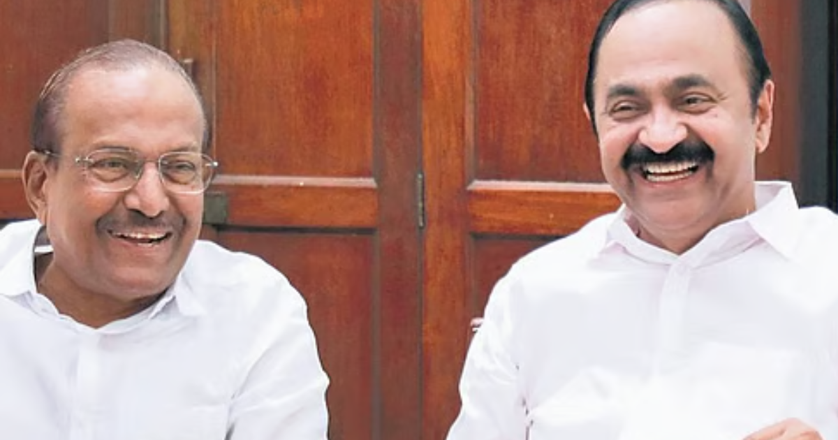 മുഖ്യമന്ത്രിയും കുഞ്ഞാലിക്കുട്ടിയും സെക്രട്ടേറിയറ്റ് നോർത്ത് ബ്ലോക്കിൽ